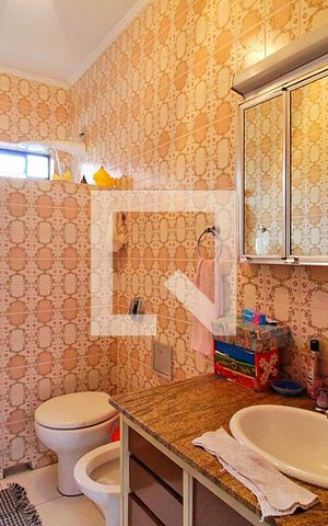 Casa à venda com 200m², 2 quartos e 3 vagasBanheiro