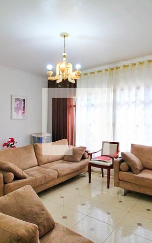 Casa à venda com 200m², 2 quartos e 3 vagasSala