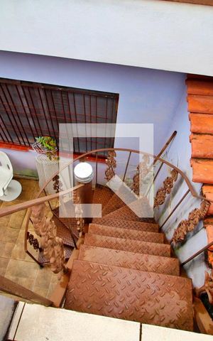 Casa à venda com 200m², 2 quartos e 3 vagasEscada da Laje