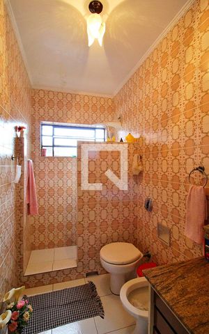 Casa à venda com 200m², 2 quartos e 3 vagasBanheiro
