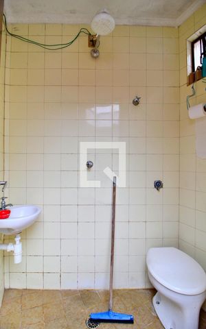Casa à venda com 200m², 2 quartos e 3 vagasBanheiro de Serviço