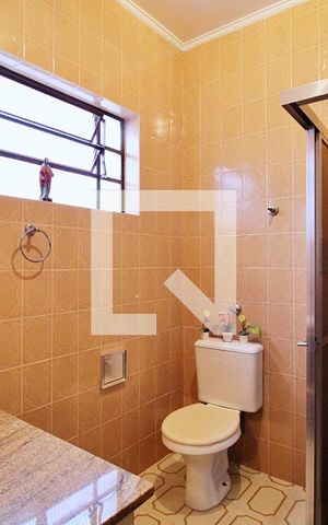 Casa à venda com 200m², 2 quartos e 3 vagasBanheiro da Suíte