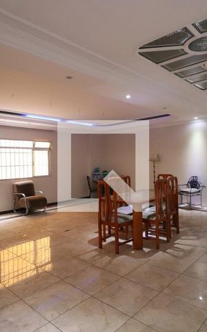 Casa para alugar com 650m², 4 quartos e 3 vagasSala