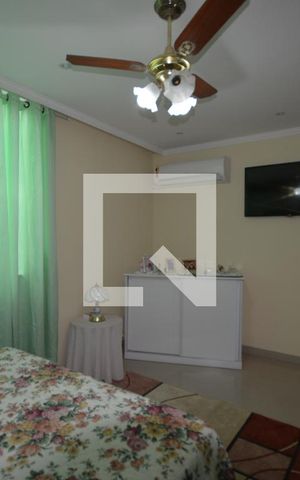 Casa à venda com 157m², 2 quartos e 2 vagasQuarto 1 suite