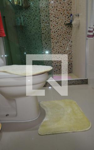 Casa à venda com 157m², 2 quartos e 2 vagasBanheiro da suite