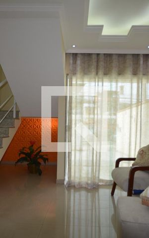 Casa à venda com 157m², 2 quartos e 2 vagasSala