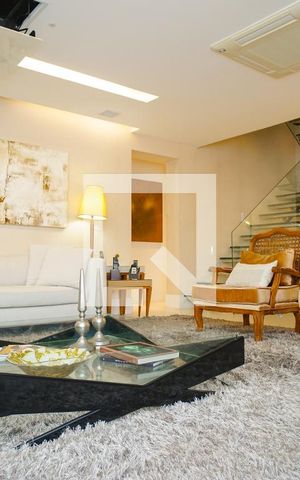 Apartamento à venda com 360m², 5 quartos e 2 vagas Apartamento à venda com 360m², 5 quartos e 2 vagasSala