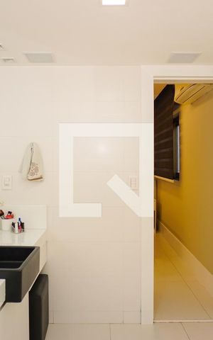 Apartamento à venda com 360m², 5 quartos e 2 vagas Apartamento à venda com 360m², 5 quartos e 2 vagasBanheiro da Suíte 4
