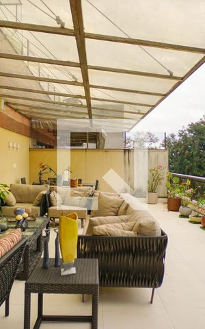 Apartamento à venda com 360m², 5 quartos e 2 vagas Apartamento à venda com 360m², 5 quartos e 2 vagasVaranda da Sala