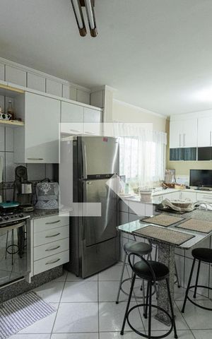 Casa à venda com 129m², 3 quartos e 2 vagas Casa à venda com 129m², 3 quartos e 2 vagasCozinha