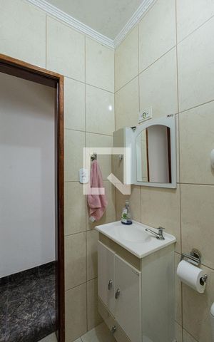 Casa à venda com 129m², 3 quartos e 2 vagas Casa à venda com 129m², 3 quartos e 2 vagasBanheiro Social