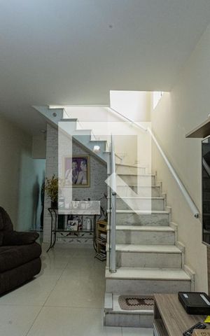 Casa à venda com 129m², 3 quartos e 2 vagas Casa à venda com 129m², 3 quartos e 2 vagasSala