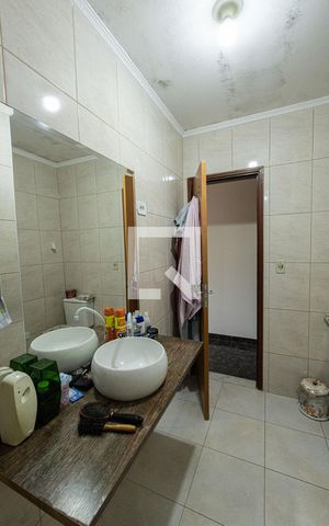 Casa à venda com 129m², 3 quartos e 2 vagas Casa à venda com 129m², 3 quartos e 2 vagasBanheiro Suite