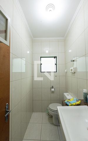 Casa à venda com 129m², 3 quartos e 2 vagas Casa à venda com 129m², 3 quartos e 2 vagasLavabo