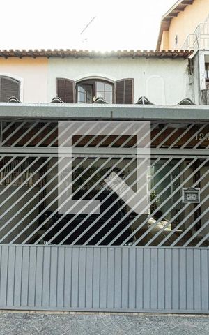Casa à venda com 129m², 3 quartos e 2 vagas Casa à venda com 129m², 3 quartos e 2 vagasFachada