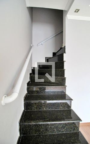 Casa para alugar com 147m², 3 quartos e 4 vagasEscada