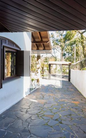 Casa à venda com 280m², 3 quartos e 6 vagas Casa à venda com 280m², 3 quartos e 6 vagasGaragem