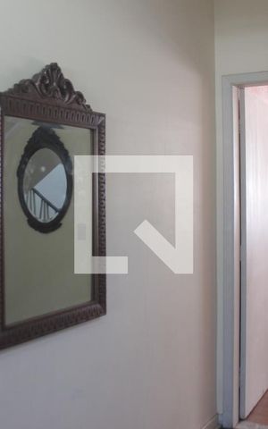 Casa à venda com 250m², 4 quartos e 2 vagasEscada
