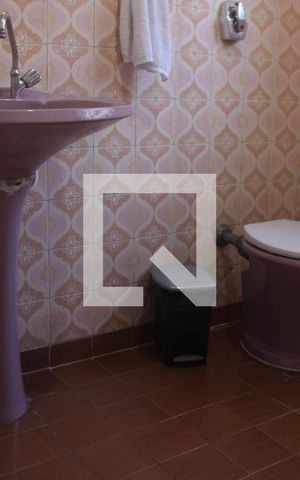 Casa à venda com 250m², 4 quartos e 2 vagasLavabo