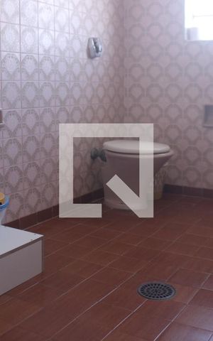 Casa à venda com 250m², 4 quartos e 2 vagasBanheiro do corredor