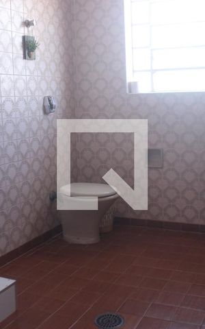 Casa à venda com 250m², 4 quartos e 2 vagasBanheiro do corredor