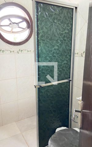 Casa à venda com 415m², 3 quartos e 3 vagas Casa à venda com 415m², 3 quartos e 3 vagasBanheiro da Suíte 1