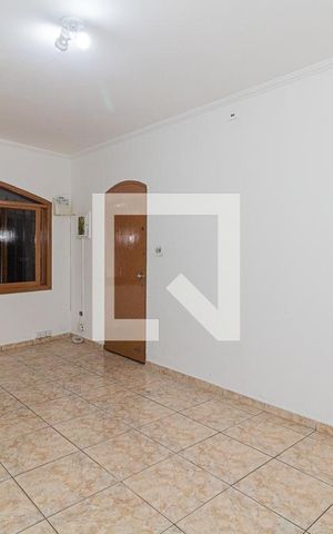 Casa à venda com 140m², 3 quartos e 2 vagas Casa à venda com 140m², 3 quartos e 2 vagasSala