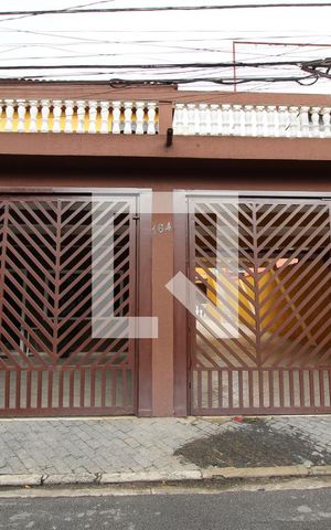 Casa para alugar com 70m², 2 quartos e 1 vagaFachada