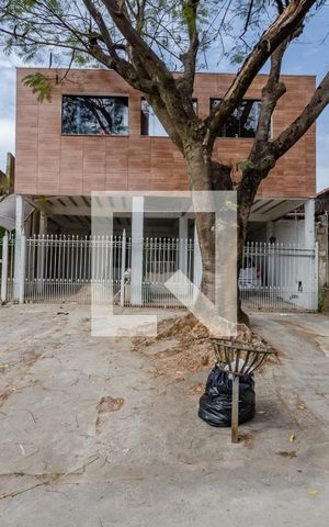 Casa para alugar com 350m², 3 quartos e 3 vagas Casa para alugar com 350m², 3 quartos e 3 vagasFachada