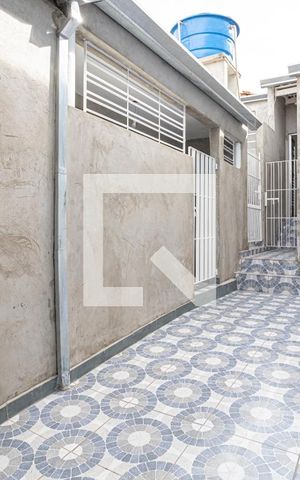 Casa à venda com 250m², 6 quartos e sem vaga Casa à venda com 250m², 6 quartos e sem vagaCorredor