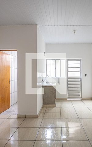 Casa à venda com 250m², 6 quartos e sem vaga Casa à venda com 250m², 6 quartos e sem vagaStudio