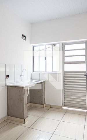 Casa à venda com 250m², 6 quartos e sem vaga Casa à venda com 250m², 6 quartos e sem vagaStudio