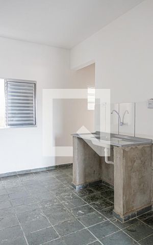 Casa à venda com 250m², 6 quartos e sem vaga Casa à venda com 250m², 6 quartos e sem vagaCozinha e área de serviço
