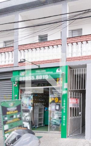 Casa à venda com 250m², 6 quartos e sem vaga Casa à venda com 250m², 6 quartos e sem vagaFachada