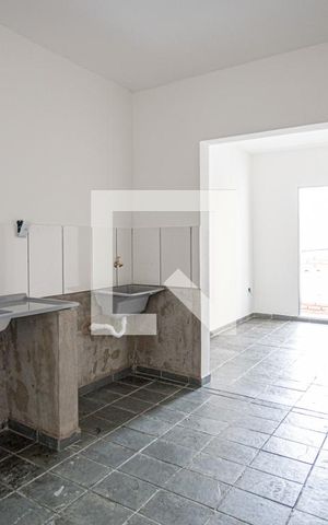 Casa à venda com 250m², 6 quartos e sem vaga Casa à venda com 250m², 6 quartos e sem vagaCozinha e área de serviço