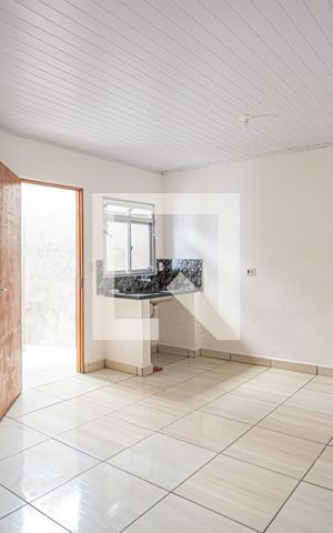 Casa à venda com 250m², 6 quartos e sem vaga Casa à venda com 250m², 6 quartos e sem vagaStudio