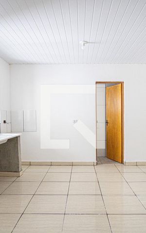 Casa à venda com 250m², 6 quartos e sem vaga Casa à venda com 250m², 6 quartos e sem vagaStudio