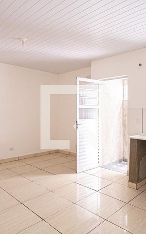 Casa à venda com 250m², 6 quartos e sem vaga Casa à venda com 250m², 6 quartos e sem vagaStudio