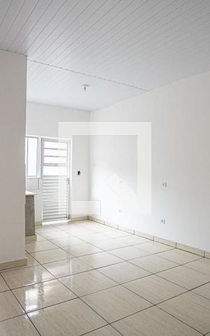 Casa à venda com 250m², 6 quartos e sem vaga Casa à venda com 250m², 6 quartos e sem vagaStudio