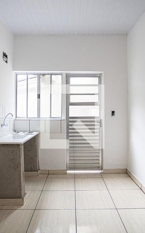 Casa à venda com 250m², 6 quartos e sem vaga Casa à venda com 250m², 6 quartos e sem vagaStudio