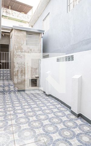 Casa à venda com 250m², 6 quartos e sem vaga Casa à venda com 250m², 6 quartos e sem vagaCorredor