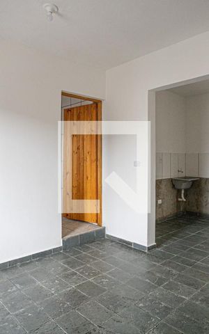 Casa à venda com 250m², 6 quartos e sem vaga Casa à venda com 250m², 6 quartos e sem vagaCozinha e área de serviço