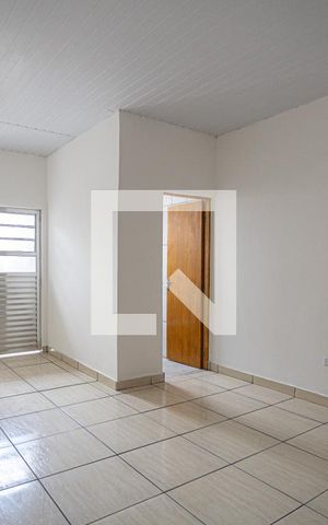 Casa à venda com 250m², 6 quartos e sem vaga Casa à venda com 250m², 6 quartos e sem vagaStudio