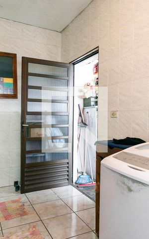 Casa à venda com 150m², 3 quartos e 2 vagas Casa à venda com 150m², 3 quartos e 2 vagasÁrea de Serviço