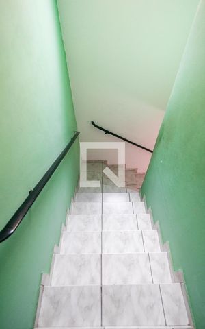 Casa à venda com 150m², 3 quartos e 2 vagas Casa à venda com 150m², 3 quartos e 2 vagasEscadas