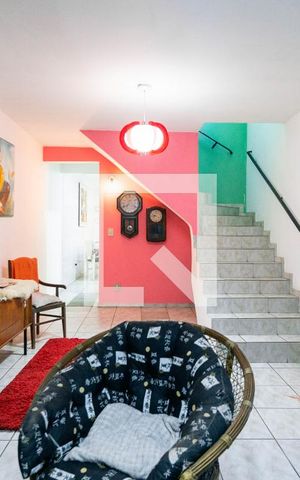 Casa à venda com 150m², 3 quartos e 2 vagas Casa à venda com 150m², 3 quartos e 2 vagasSala
