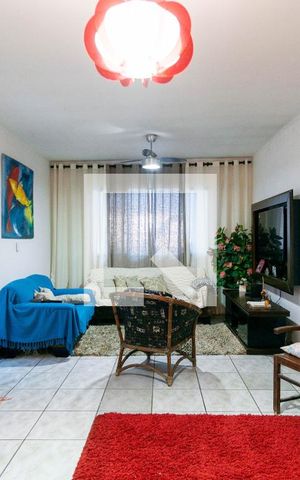 Casa à venda com 150m², 3 quartos e 2 vagas Casa à venda com 150m², 3 quartos e 2 vagasSala
