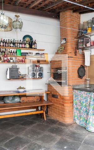 Casa à venda com 150m², 3 quartos e 2 vagas Casa à venda com 150m², 3 quartos e 2 vagasChurrasqueira