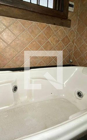 Casa à venda com 430m², 5 quartos e 5 vagasBanheira da Suíte 