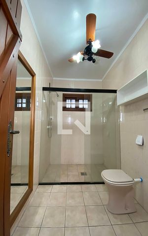 Casa à venda com 430m², 5 quartos e 5 vagasBanheiro Social